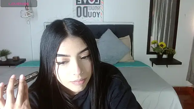 Snapshot of eva_six chatting on October 9, 2025, 6:06 pm eva six online show from October 9, 2025, 6:06 pm