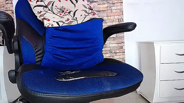 Snapshot of Jhons_velez chatting on October 29, 2025, 4:20 pm Jhons velez online show from October 29, 2025, 4:20 pm