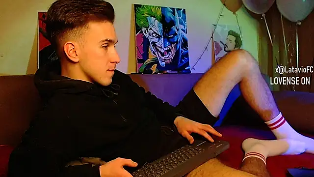 Snapshot of Midnighter_ chatting on December 7, 2024, 2:42 am Midnighter  online show from December 7, 2024, 2:42 am