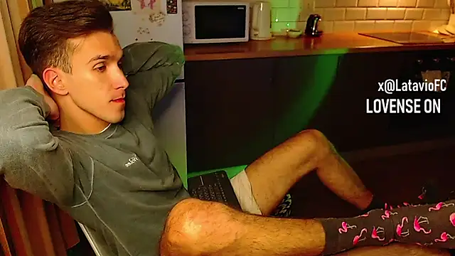 Snapshot of Midnighter_ chatting on September 29, 2025, 3:33 am Midnighter  online show from September 29, 2025, 3:33 am