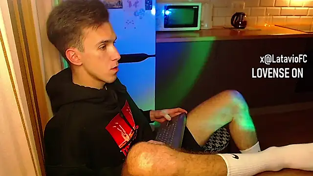 Snapshot of Midnighter_ chatting on October 30, 2025, 11:38 pm Midnighter  online show from October 30, 2025, 11:38 pm