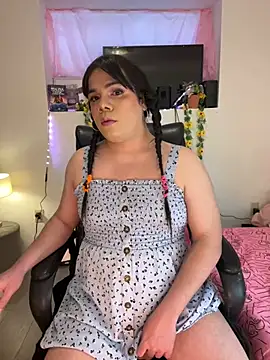 Snapshot of Violetacam_05 chatting on March 2, 2025, 3:27 pm Violetacam 05 online show from March 2, 2025, 3:27 pm