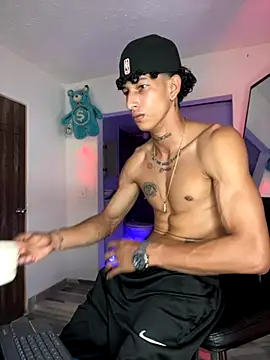 Snapshot of mike_casseano chatting on September 25, 2025, 11:30 pm mike casseano online show from September 25, 2025, 11:30 pm