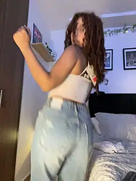 Snapshot of crystal_bunny7 chatting on February 11, 2025, 3:18 am crystal bunny7 online show from February 11, 2025, 3:18 am