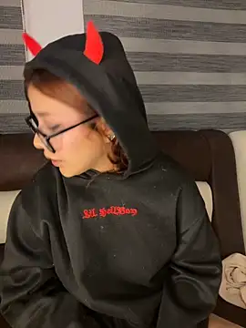 Snapshot of crystal_bunny7 chatting on March 10, 2025, 6:59 am crystal bunny7 online show from March 10, 2025, 6:59 am