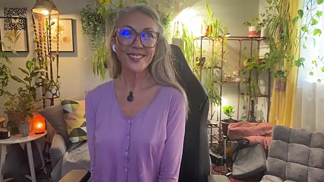Snapshot of sunniedayz_ chatting on September 23, 2025, 4:10 pm sunniedayz  online show from September 23, 2025, 4:10 pm