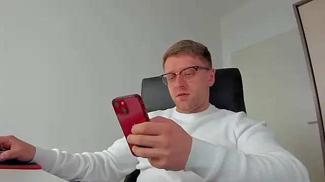 Snapshot of Findom_guy chatting on March 18, 2025, 9:31 am Findom guy online show from March 18, 2025, 9:31 am