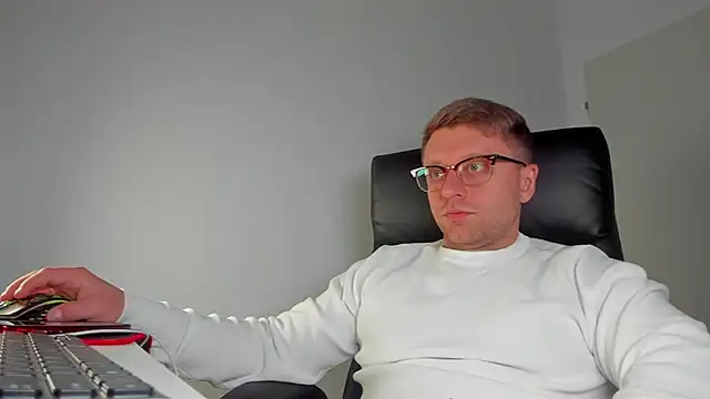 Snapshot of Findom_guy chatting on March 18, 2025, 4:26 pm Findom guy online show from March 18, 2025, 4:26 pm