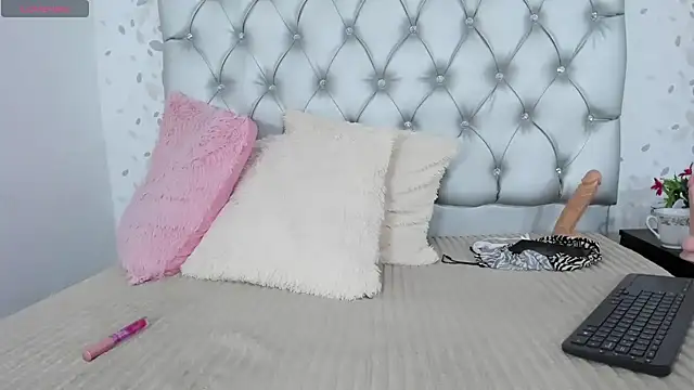 Snapshot of catiaeva chatting on February 3, 2025, 4:31 pm catiaeva online show from February 3, 2025, 4:31 pm