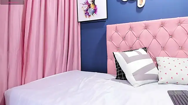 Snapshot of AngelitaWild_ chatting on February 28, 2025, 8:39 pm AngelitaWild online show from February 28, 2025, 8:39 pm