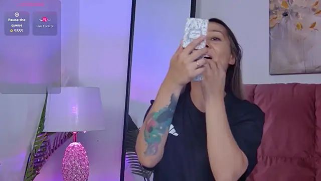 Snapshot of NicolLopeze chatting on September 15, 2025, 5:51 am NicolLopeze online show from September 15, 2025, 5:51 am