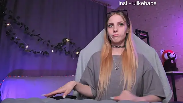 Snapshot of Anna_Fink chatting on March 21, 2025, 8:50 pm Anna Fink online show from March 21, 2025, 8:50 pm