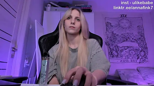 Snapshot of Anna_Fink chatting on October 5, 2025, 9:34 pm Anna Fink online show from October 5, 2025, 9:34 pm