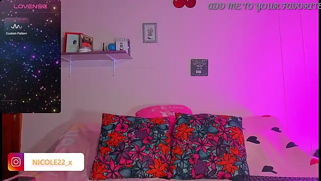 Snapshot of Nicole_x chatting on December 29, 2024, 12:52 am Nicole x online show from December 29, 2024, 12:52 am