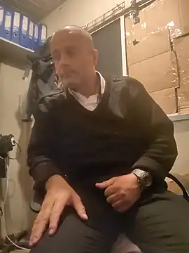 Snapshot of muscularsexy chatting on September 24, 2025, 10:46 pm muscularsexy online show from September 24, 2025, 10:46 pm