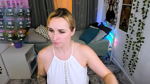 Snapshot of Karinella_x chatting on March 21, 2025, 9:12 pm Karinella x online show from March 21, 2025, 9:12 pm