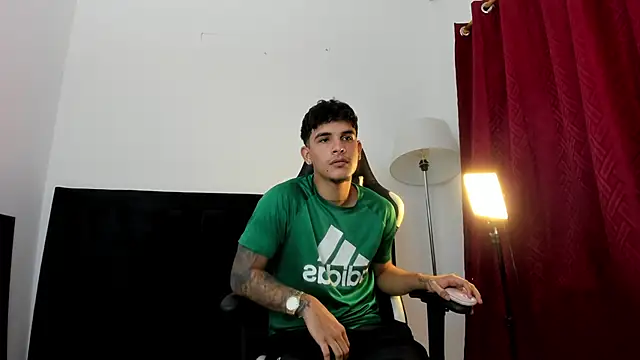 Snapshot of Evan_stoner chatting on October 11, 2025, 4:12 am Evan stoner online show from October 11, 2025, 4:12 am