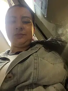 Snapshot of Abril_Luv chatting on March 18, 2025, 12:49 am Abril Luv online show from March 18, 2025, 12:49 am