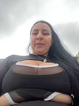 Snapshot of Abril_Luv chatting on March 20, 2025, 7:35 pm Abril Luv online show from March 20, 2025, 7:35 pm