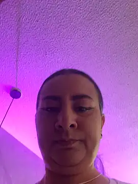 Snapshot of Abril_Luv chatting on September 9, 2025, 1:43 pm Abril Luv online show from September 9, 2025, 1:43 pm