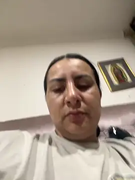 Snapshot of Abril_Luv chatting on September 13, 2025, 1:27 am Abril Luv online show from September 13, 2025, 1:27 am
