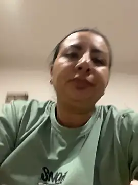 Snapshot of Abril_Luv chatting on September 21, 2025, 11:39 pm Abril Luv online show from September 21, 2025, 11:39 pm