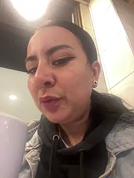 Snapshot of Abril_Luv chatting on September 27, 2025, 12:15 am Abril Luv online show from September 27, 2025, 12:15 am