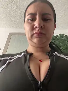 Snapshot of Abril_Luv chatting on October 9, 2025, 1:20 pm Abril Luv online show from October 9, 2025, 1:20 pm