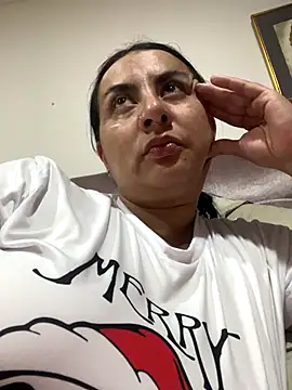 Snapshot of Abril_Luv chatting on October 10, 2025, 2:10 am Abril Luv online show from October 10, 2025, 2:10 am