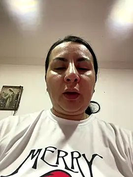 Snapshot of Abril_Luv chatting on October 18, 2025, 1:30 am Abril Luv online show from October 18, 2025, 1:30 am