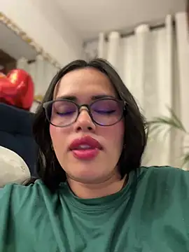 Snapshot of andra_rose chatting on February 5, 2025, 11:06 pm andra rose online show from February 5, 2025, 11:06 pm