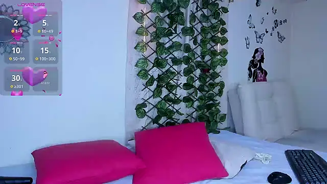 Snapshot of Juli_Castillo8 chatting on September 25, 2025, 1:48 pm Juli Castillo8 online show from September 25, 2025, 1:48 pm