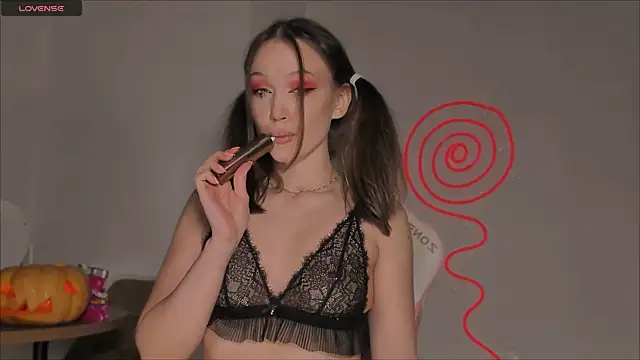 Snapshot of Amelia_Lein chatting on October 31, 2025, 9:05 pm Amelia Lein online show from October 31, 2025, 9:05 pm