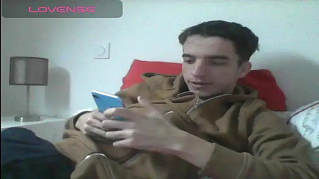 Snapshot of Tombgy07 chatting on February 21, 2025, 3:32 pm Tombgy07 online show from February 21, 2025, 3:32 pm