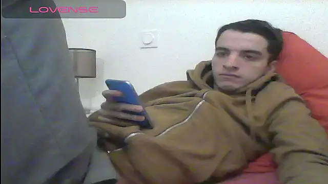 Snapshot of Tombgy07 chatting on February 22, 2025, 8:20 pm Tombgy07 online show from February 22, 2025, 8:20 pm