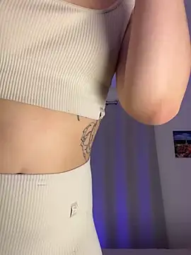 Snapshot of KittyKatyDream chatting on January 29, 2025, 7:43 pm KittyKatyDream online show from January 29, 2025, 7:43 pm