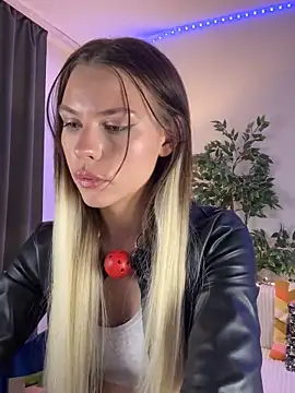 Snapshot of KittyKatyDream chatting on February 5, 2025, 8:57 pm KittyKatyDream online show from February 5, 2025, 8:57 pm