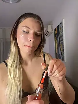 Snapshot of KittyKatyDream chatting on March 19, 2025, 7:06 pm KittyKatyDream online show from March 19, 2025, 7:06 pm