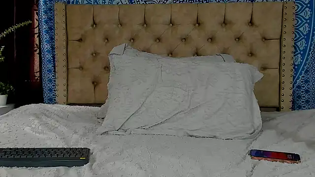 Snapshot of KeryHillson chatting on December 19, 2024, 3:30 pm KeryHillson online show from December 19, 2024, 3:30 pm