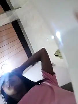 Snapshot of Babylolatop chatting on December 17, 2024, 7:59 pm Babylolatop online show from December 17, 2024, 7:59 pm