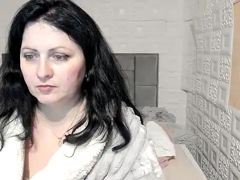 Snapshot of Lillian2 chatting on February 26, 2025, 5:42 am Lillian2 online show from February 26, 2025, 5:42 am