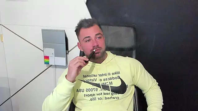 Snapshot of DuncanStone chatting on February 5, 2025, 2:05 pm DuncanStone online show from February 5, 2025, 2:05 pm