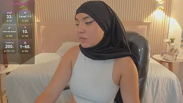 Snapshot of Sooffii_1 chatting on February 14, 2025, 5:41 am Sooffii 1 online show from February 14, 2025, 5:41 am