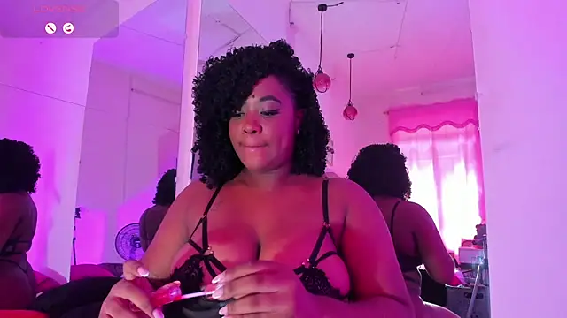 Snapshot of Tyra_Privacy chatting on February 15, 2025, 5:50 pm Tyra Privacy online show from February 15, 2025, 5:50 pm