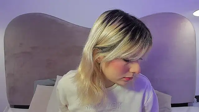 Snapshot of Ania_jones chatting on January 2, 2025, 8:24 pm Ania jones online show from January 2, 2025, 8:24 pm