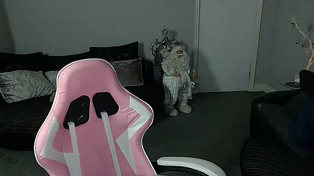 Snapshot of Red_firesquirt chatting on December 9, 2024, 2:39 pm Red firesquirt online show from December 9, 2024, 2:39 pm