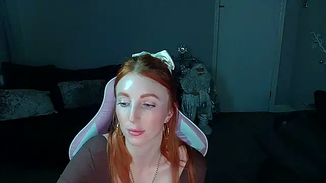 Snapshot of Red_firesquirt chatting on December 23, 2024, 9:40 pm Red firesquirt online show from December 23, 2024, 9:40 pm