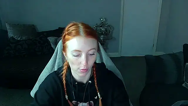 Snapshot of Red_firesquirt chatting on February 4, 2025, 2:43 pm Red firesquirt online show from February 4, 2025, 2:43 pm