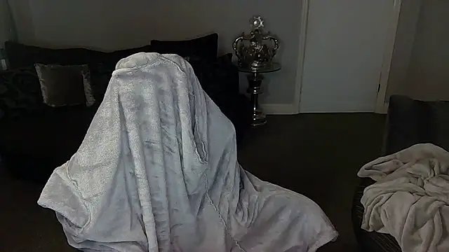 Snapshot of Red_firesquirt chatting on February 14, 2025, 7:23 pm Red firesquirt online show from February 14, 2025, 7:23 pm