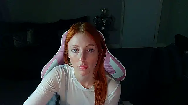 Snapshot of Red_firesquirt chatting on February 19, 2025, 9:25 pm Red firesquirt online show from February 19, 2025, 9:25 pm